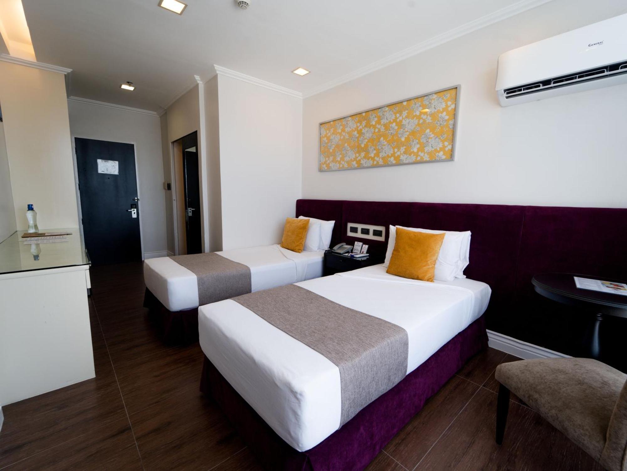 Metrocentre Hotel&centro de convenciones Tagbilaran City Exterior foto