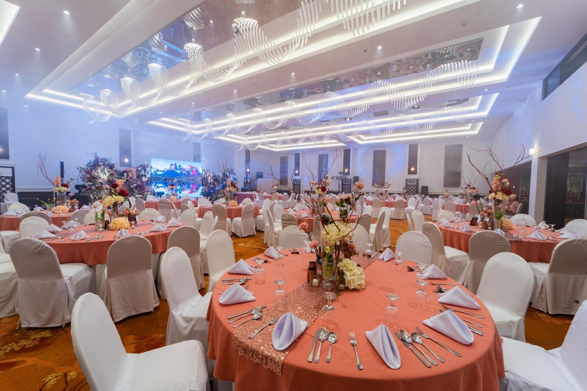 Metrocentre Hotel&centro de convenciones Tagbilaran City Exterior foto